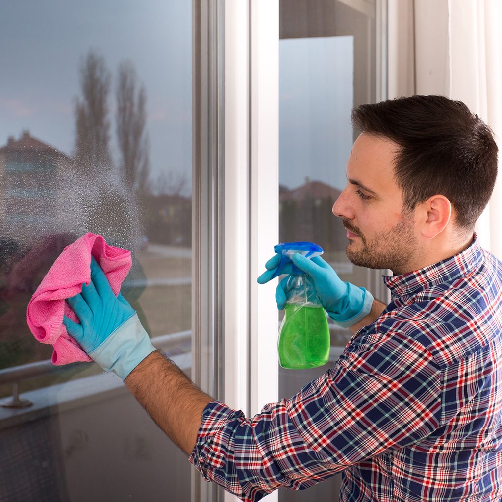 cleaning-window-GettyImages-1081072856
