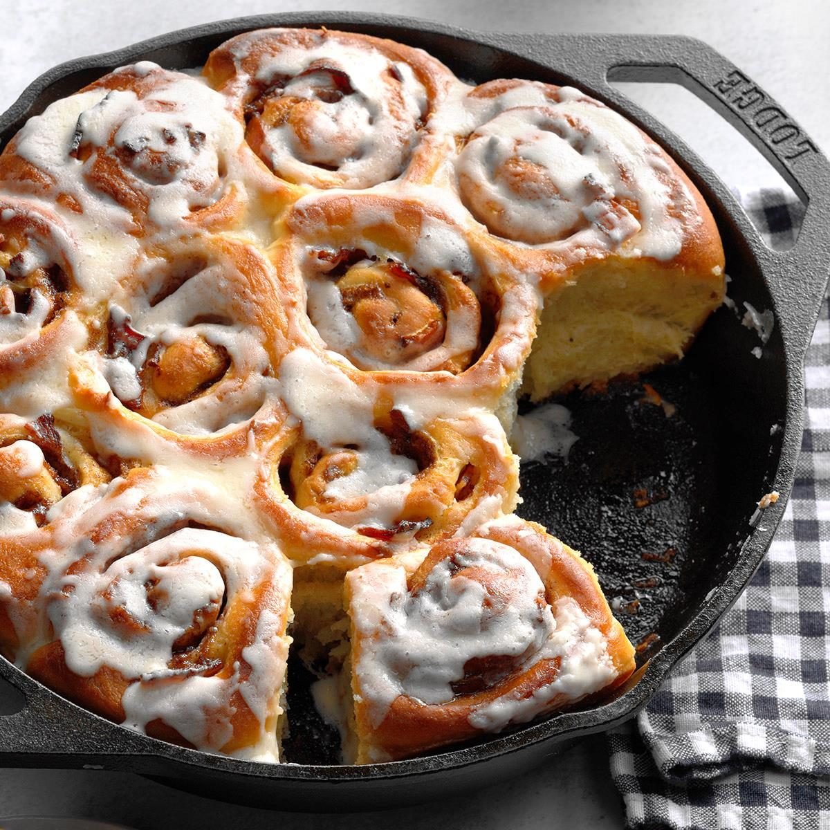 Skillet Cinnamon Rolls with Caramel Topping