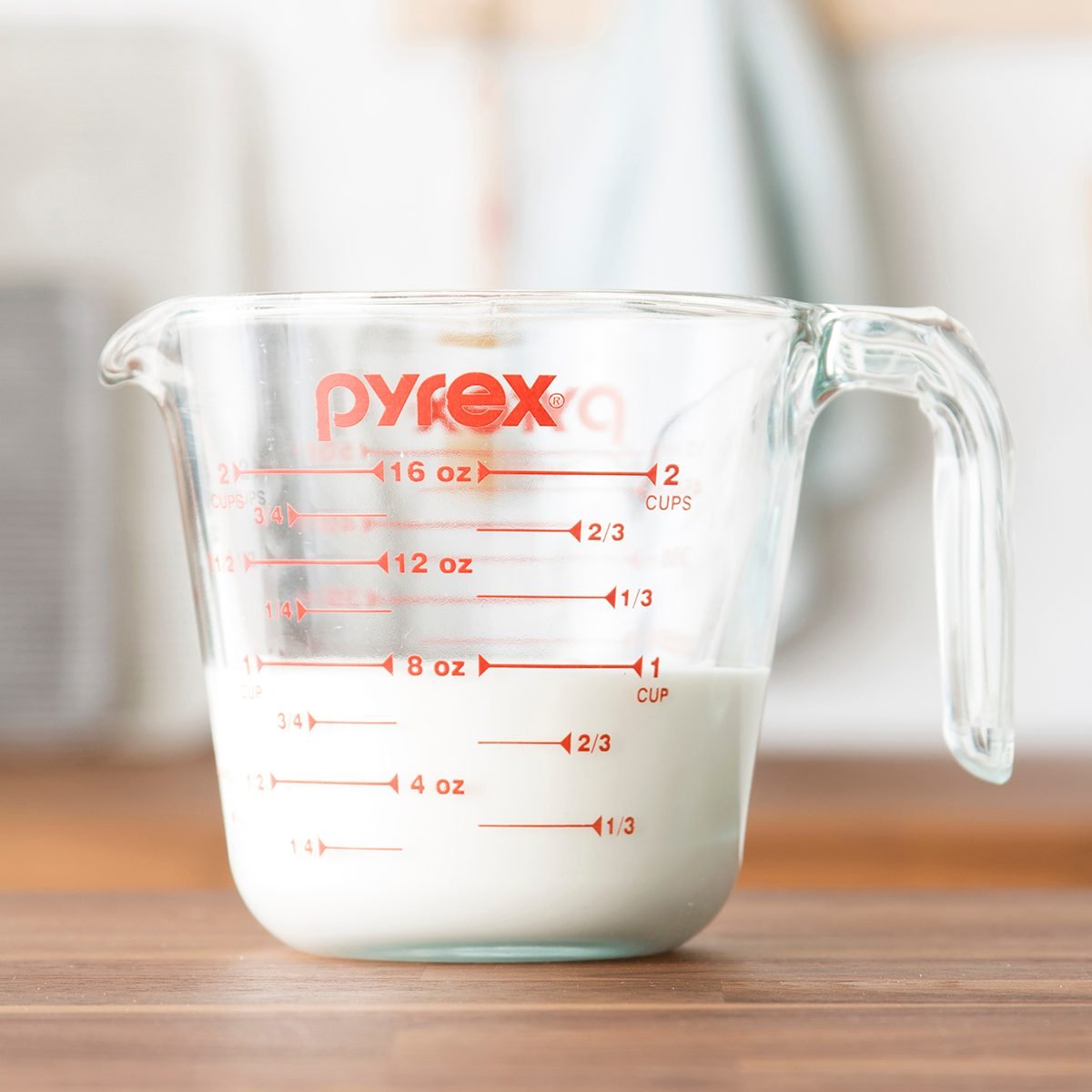 Dry vs Liquid Measuring Cups - What's The Difference? 