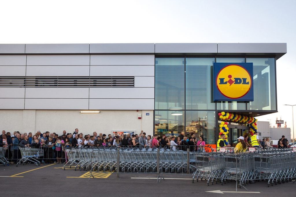 Crowd waiting for the grand opening of Lidl