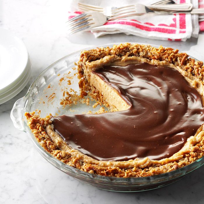 Easy Peanut Butter & Pretzel Pie