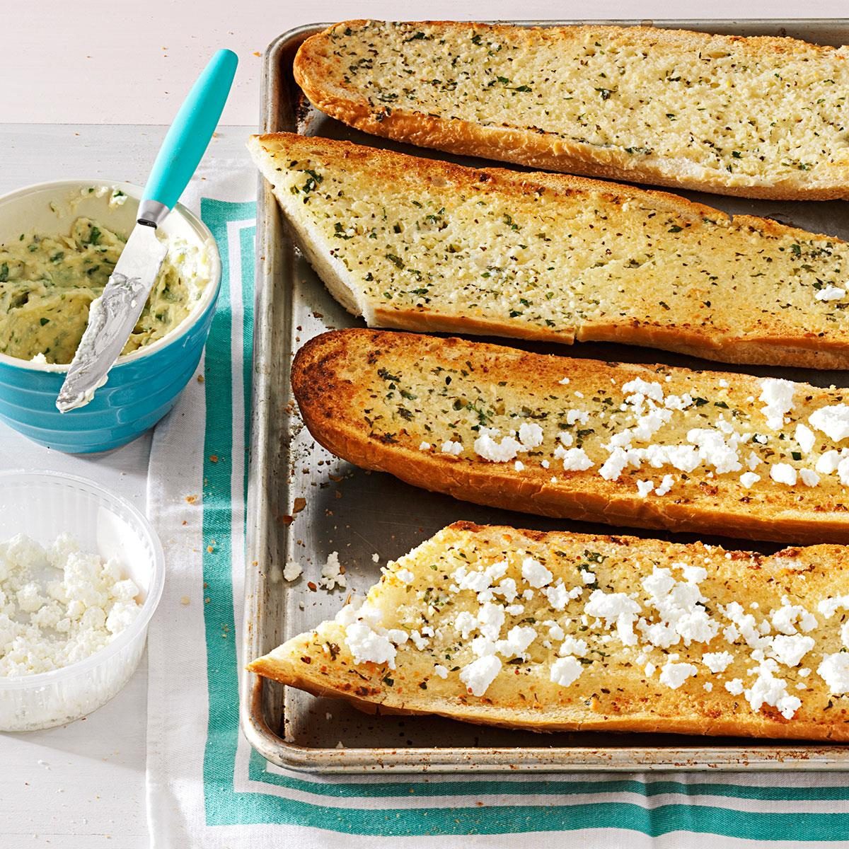 https://www.tasteofhome.com/wp-content/uploads/2017/09/Herb-Happy-Garlic-Bread_exps159288_TH2379800A05_03_2bC_RMS.jpg?fit=700%2C1024