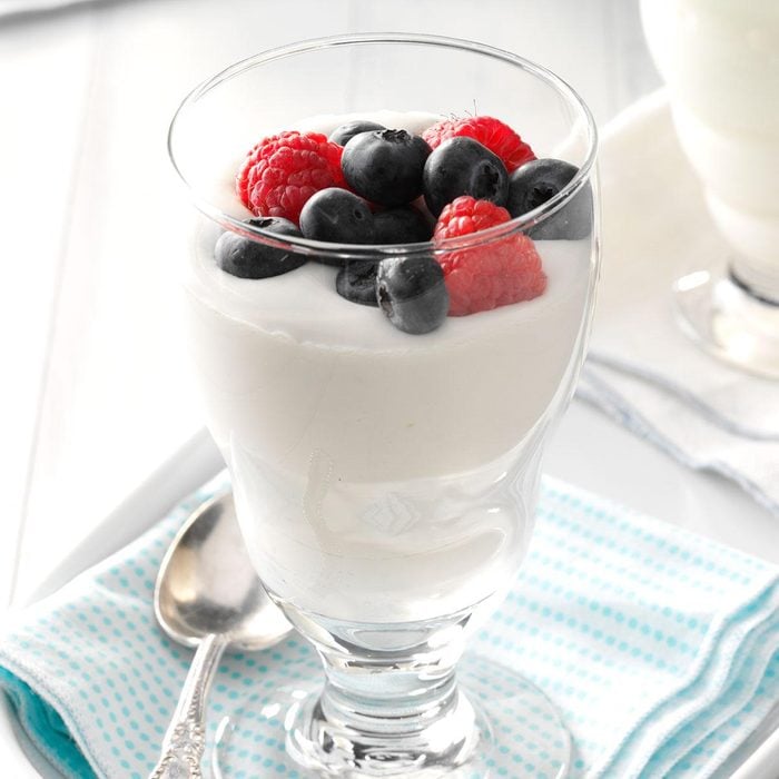 Berries in Yogurt Cream