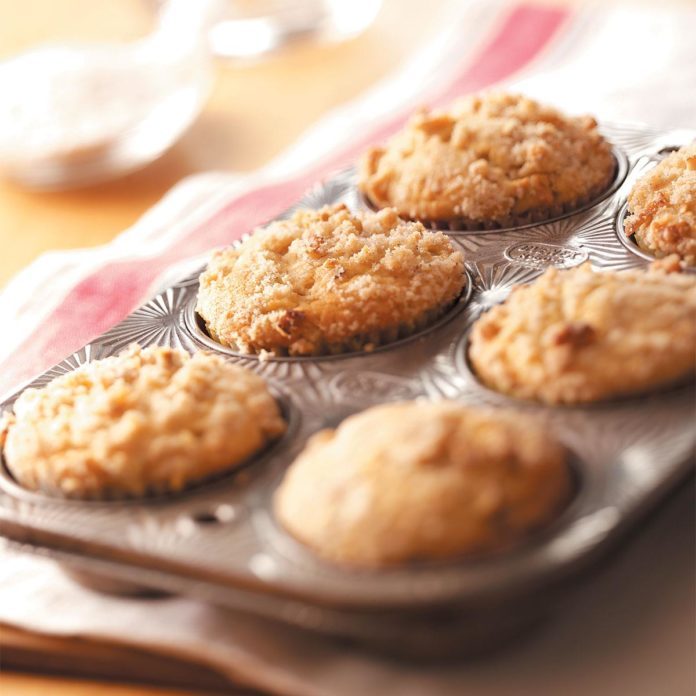 apple crunch muffins