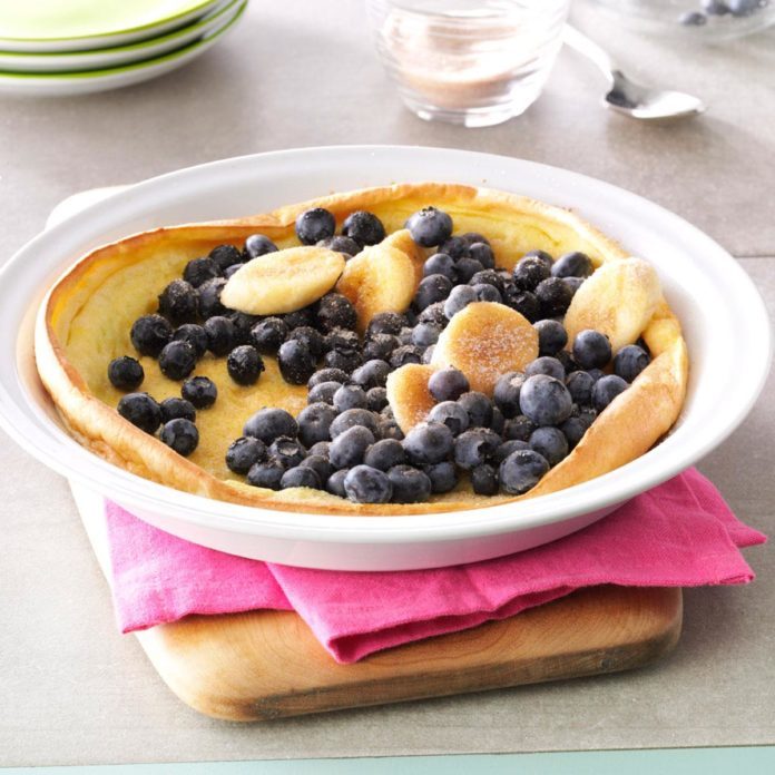 Fruit-filled puff pancake