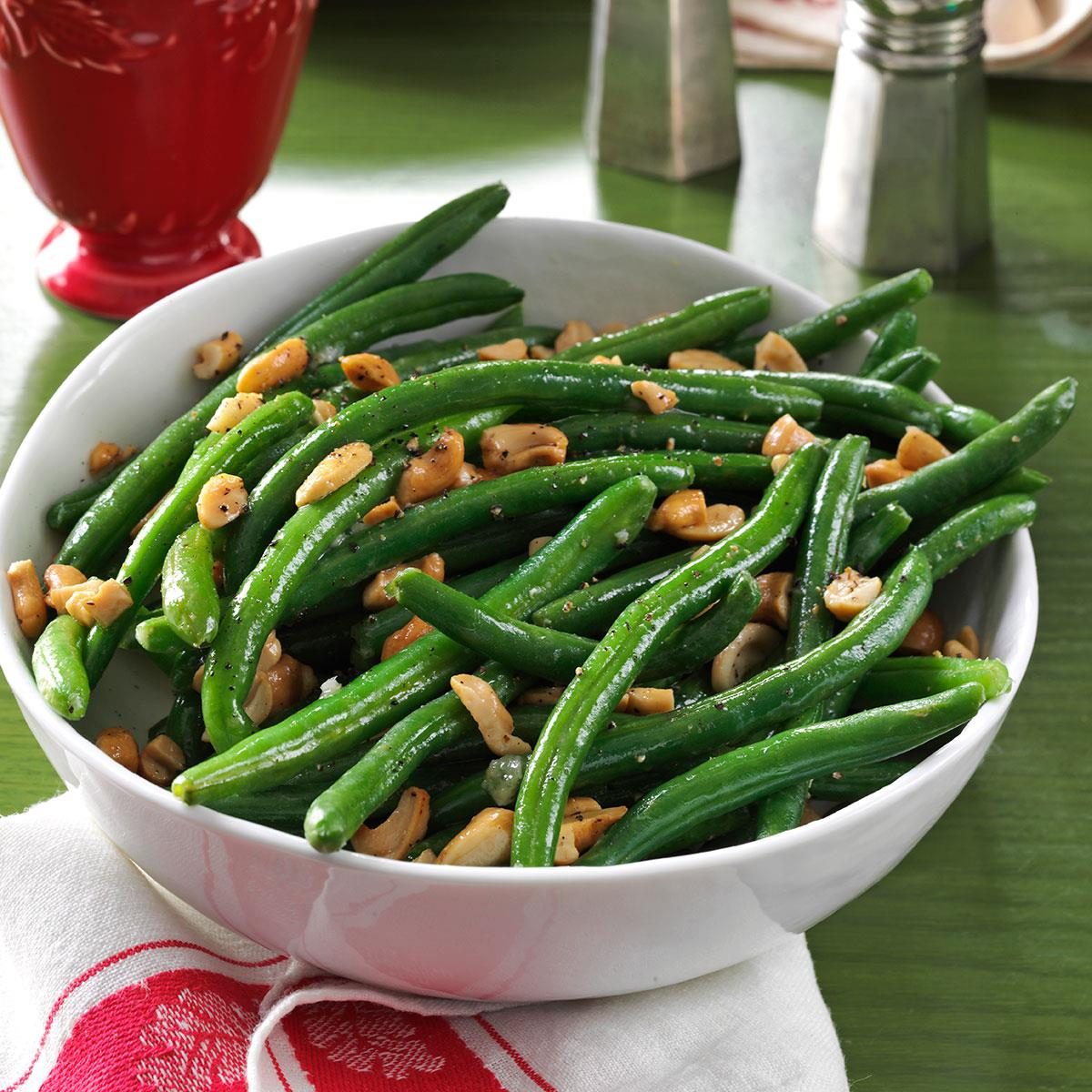 Roasted Garlic Green Beans with Cashews Recipe | Taste of Home