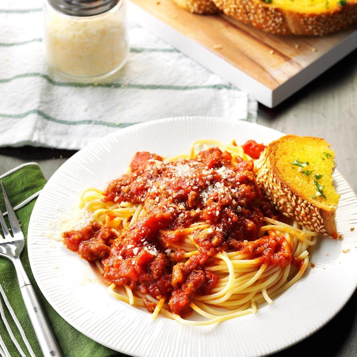 Slow-Cooked-Spaghetti-Sauce_EXPS_HSCBZ_11812-_D08_02_2b-12 | Taste of Home