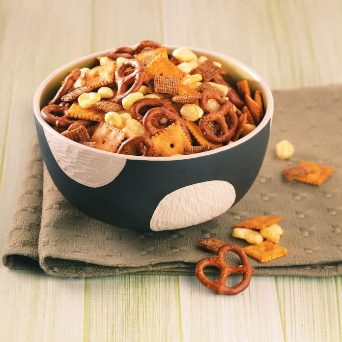 sweet ‘n’ spicy snack mix