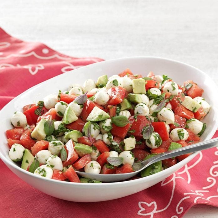 Fresh Mozzarella and Tomato Salad Recipe | Taste of Home