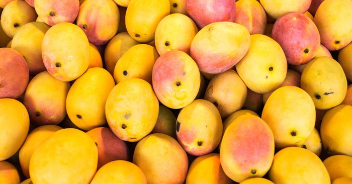pile of mangoes