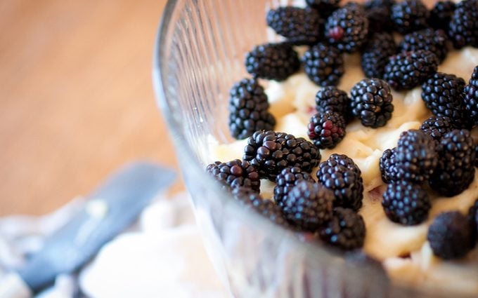 Blackberries trifle layer - how to make trifle