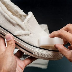 cleaning white canvas sneakers with canvas sneakers cleaner