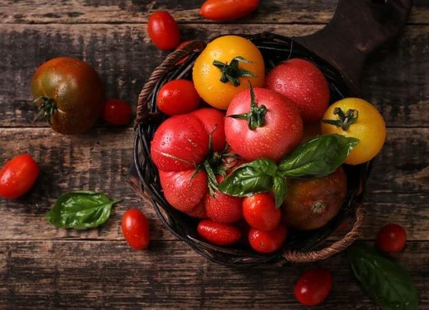 Different types of tomatoes in a bowl together