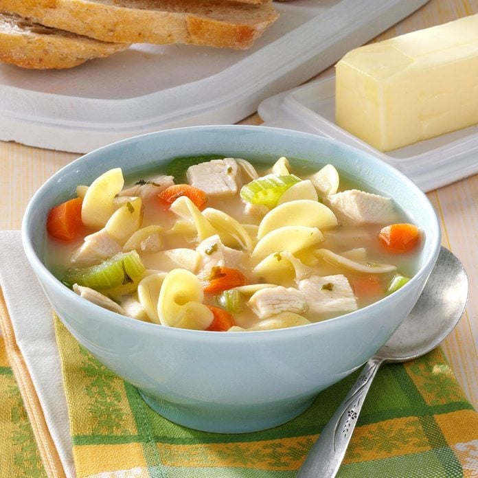 30 Minute Chicken Noodle Soup Exps47480 Hs2776880a05 30 4bc Rms 4