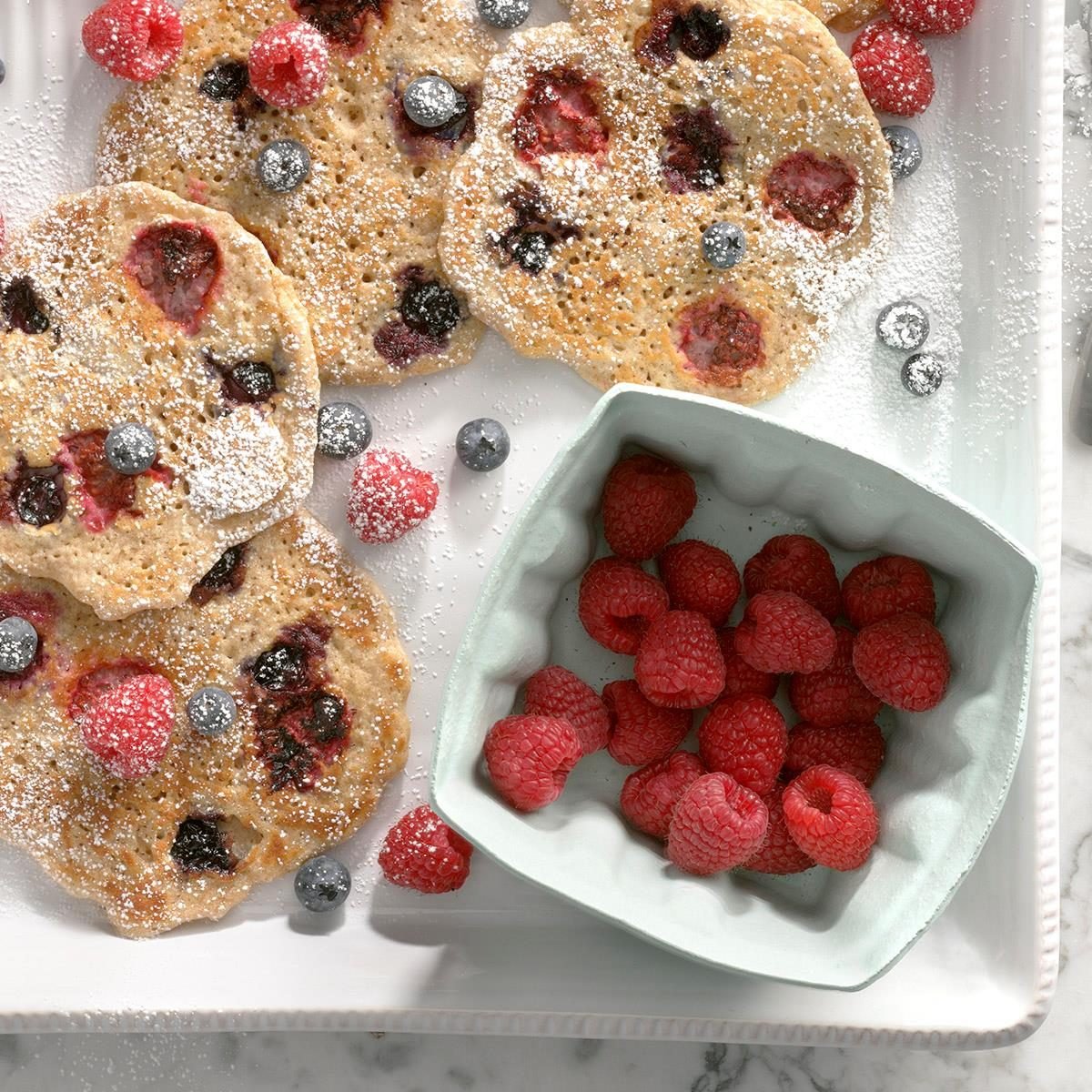 Almond Berry Pancakes Exps Qebz20 94480 B01 22 4b 2