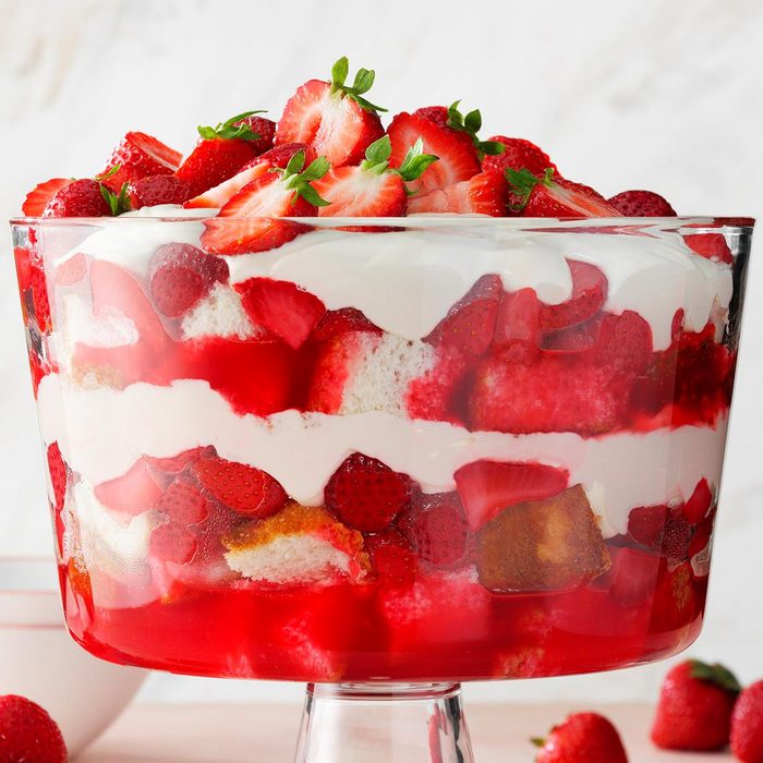 Strawberry Tiramisu Trifle Recipe: How to Make It