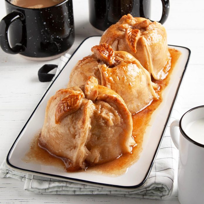 Apple Dumplings With Sauce Exps Ft20 38057 F 1008 1 3