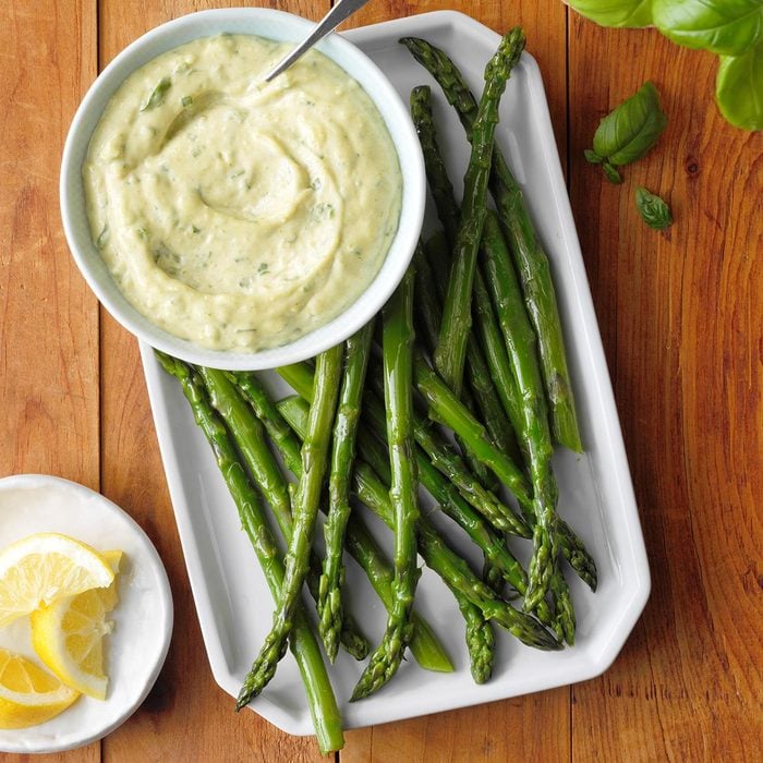 Asparagus with Fresh Basil Sauce