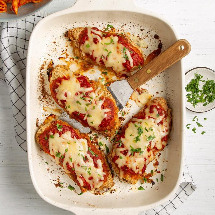 Baked Chicken Parmigiana Exps Ft21 22495 F 0518 1 13
