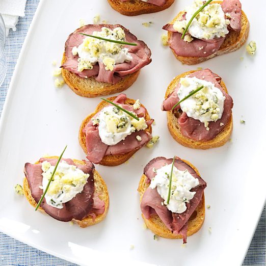 Beef And Blue Cheese Crostini Exps136800 Thhc2377559b12 07 4bc Rms 7