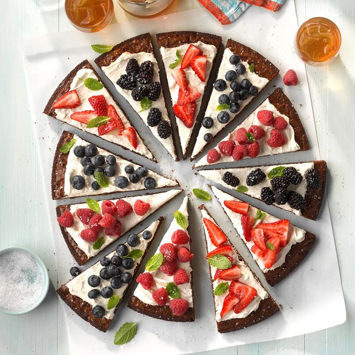 Berry-Patch Brownie Pizza