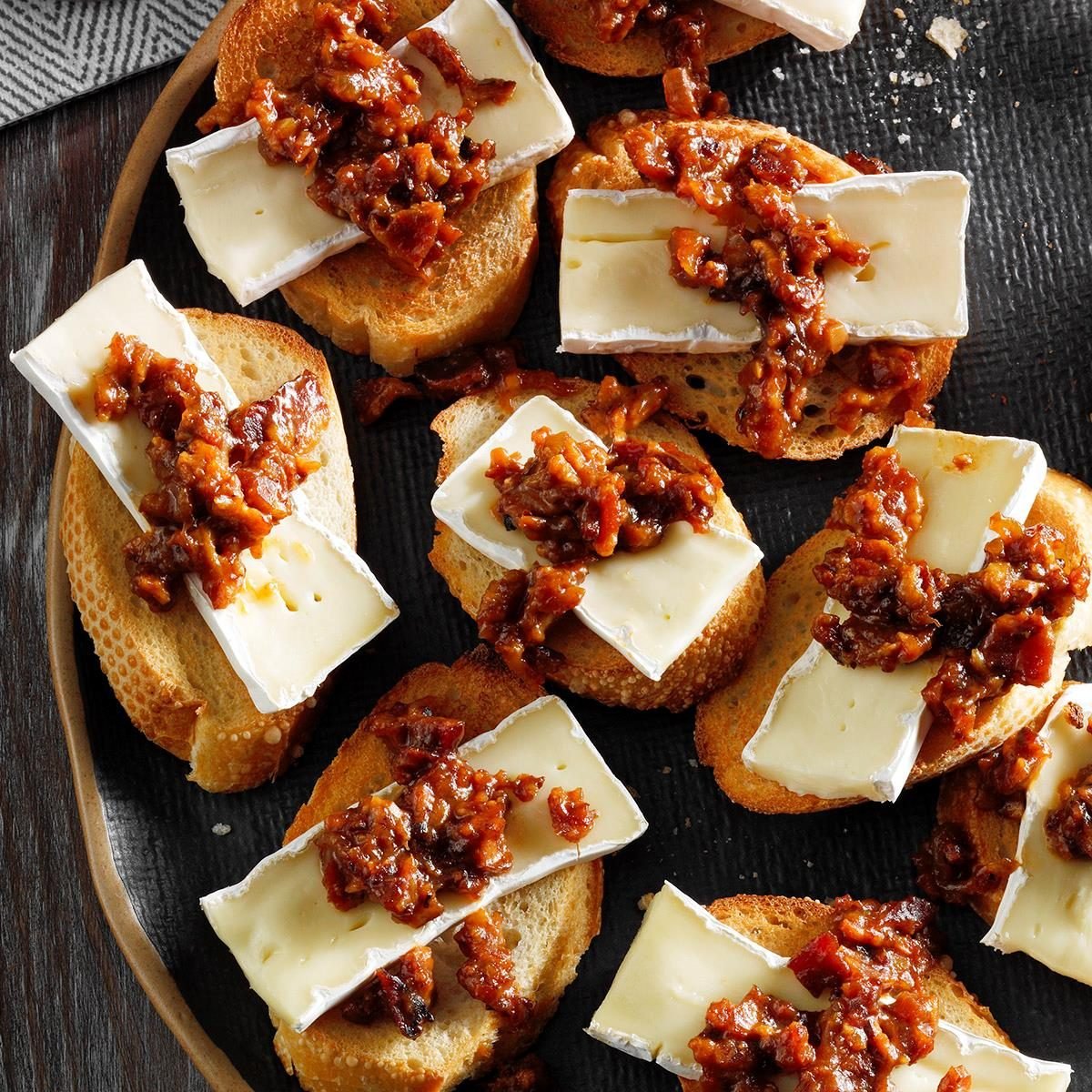 Brie Appetizers With Bacon Plum Jam Exps Tohon22 142228 P2 Md 05 18 3b