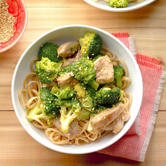 Broccoli Pork Stir Fry With Noodles Exps Thfm18 200032 B09 14 4b 8