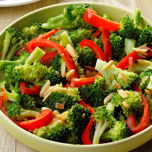 Broccoli With Sauteed Red Pepper Exps Tohfm23 24837 Dr 09 15 3b