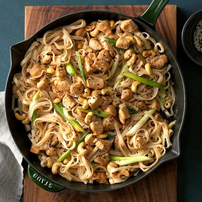 Cashew Chicken With Noodles Exps Chbz19 122361 C10 24 9b 4