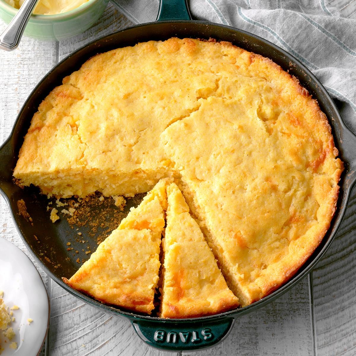 Cheddar Skillet Cornbread Exps Cimzs20 40057 B12 13 3b 9