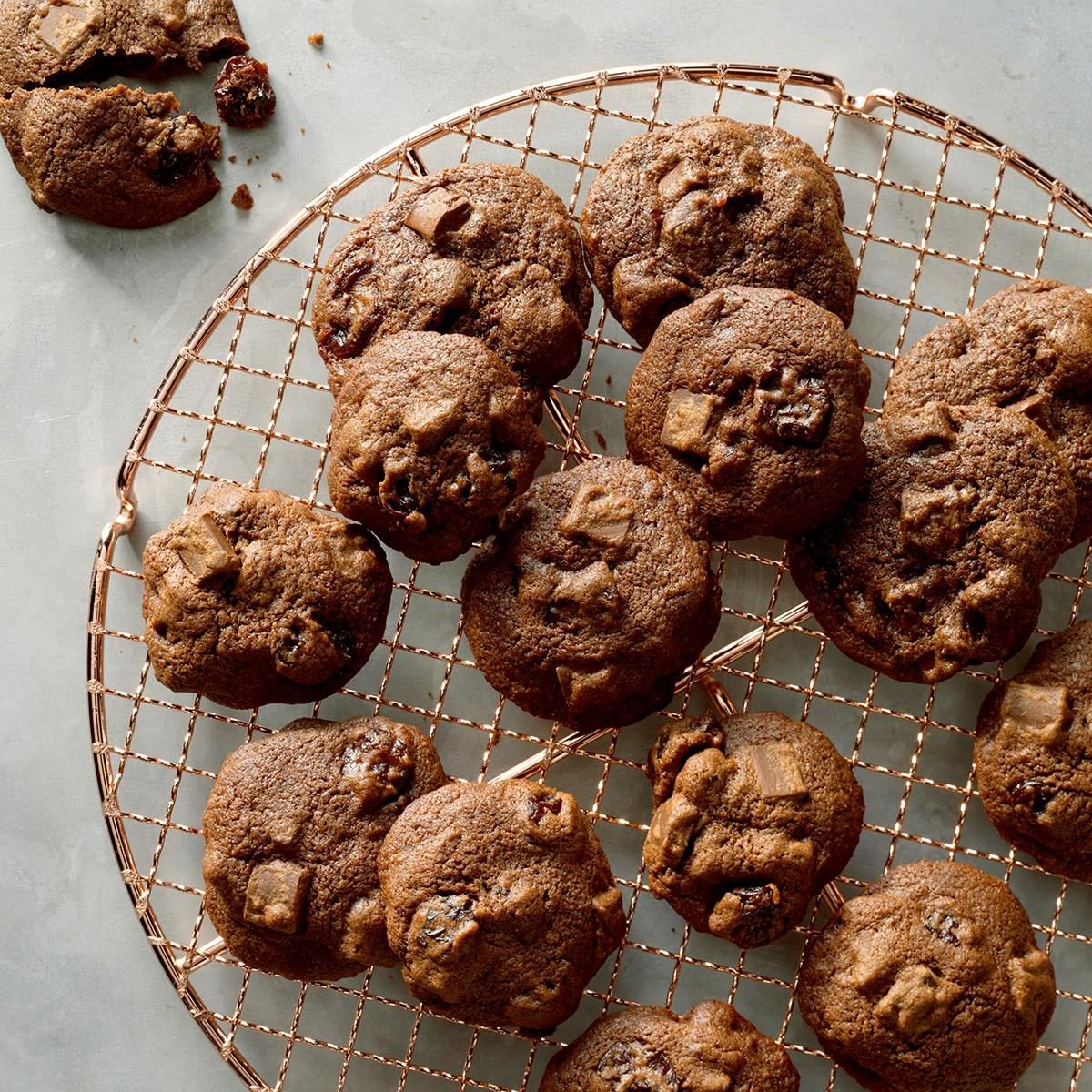 Cherry Chocolate Chunk Cookies Exps Ucsbz17 34669 B05 05 4b 4