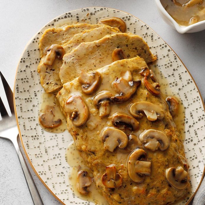 Chicken Loaf With Mushroom Gravy Exps Chbz19 50884 B10 23 2b 2