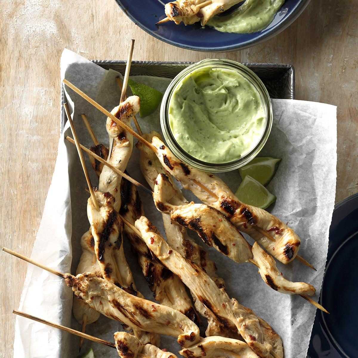 Chicken Skewers With Cool Avocado Sauce Exps Dsbz17 37502 C01 13 4b 3