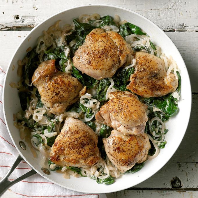 Chicken Thighs With Shallots Spinach Exps Sdam19 45682 C12 12 4b 32