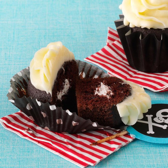 Chocolate Cupcakes with Marshmallow Cream Filling