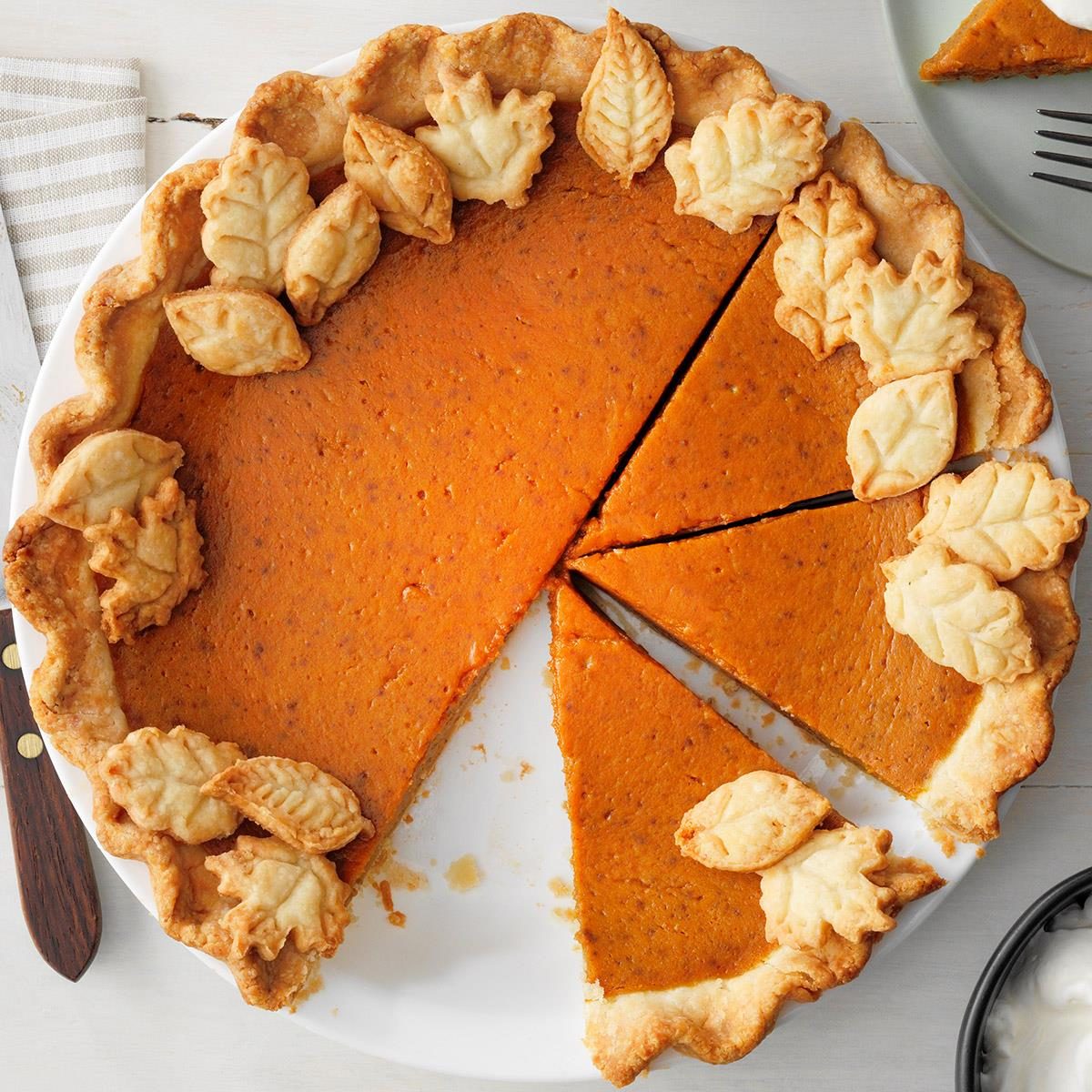 https://www.tasteofhome.com/wp-content/uploads/2018/01/Classic-Pumpkin-Pie_EXPS_TOHcom22_26106_P2_MD_08_25_8b.jpg