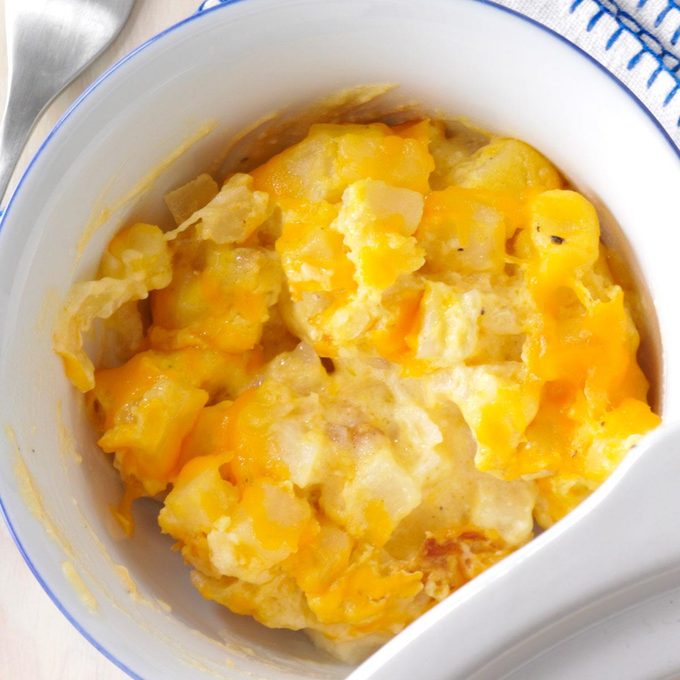 Comforting Cheesy Potatoes Exps67664 Sd143203b10 24 4bc Rms 5