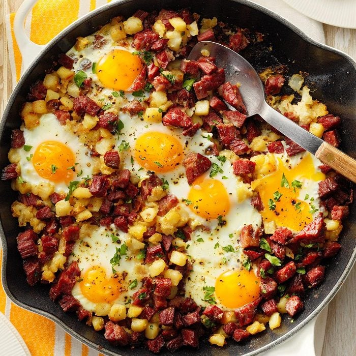Corned Beef Hash And Eggs Exps Diydap22 5360 Dr 01 19 2b