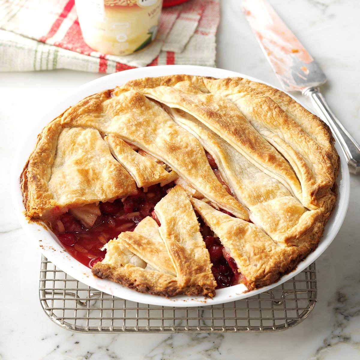 Cranberry Apple-Nut Pie