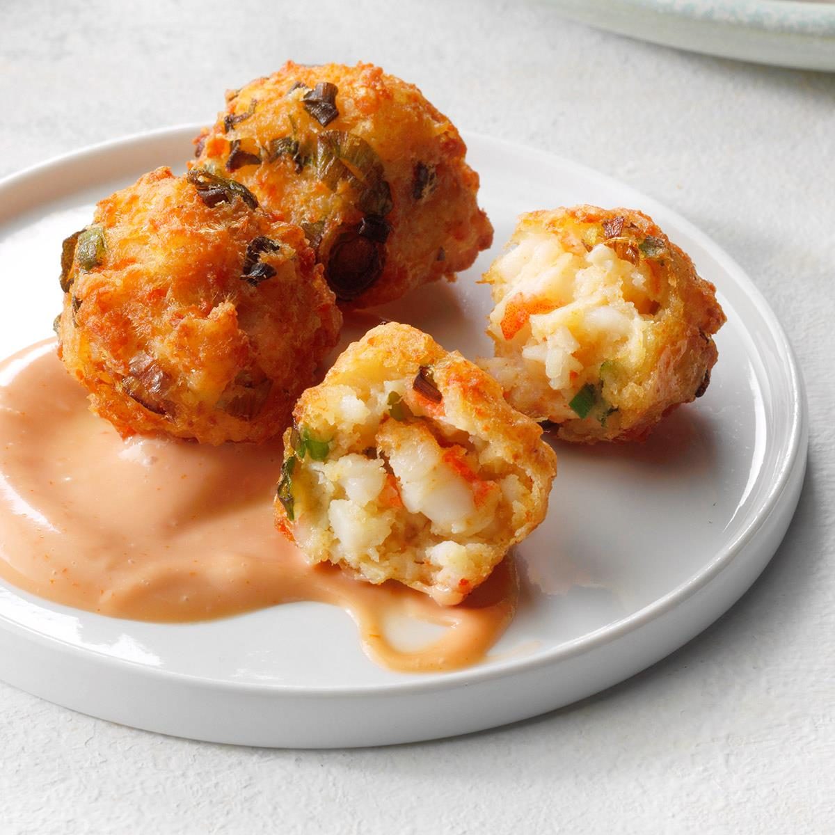 Crawfish Beignets With Cajun Dipping Sauce Exps Cptsccs20 47349 E04 23 2b 1