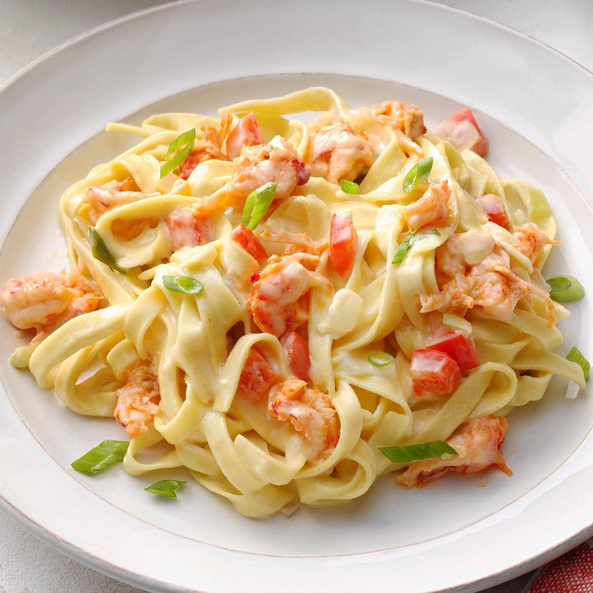 https://www.tasteofhome.com/wp-content/uploads/2018/01/Crawfish-Fettuccine_EXPS_THESCODR22_29025_DR_12_15_9b-10.jpg