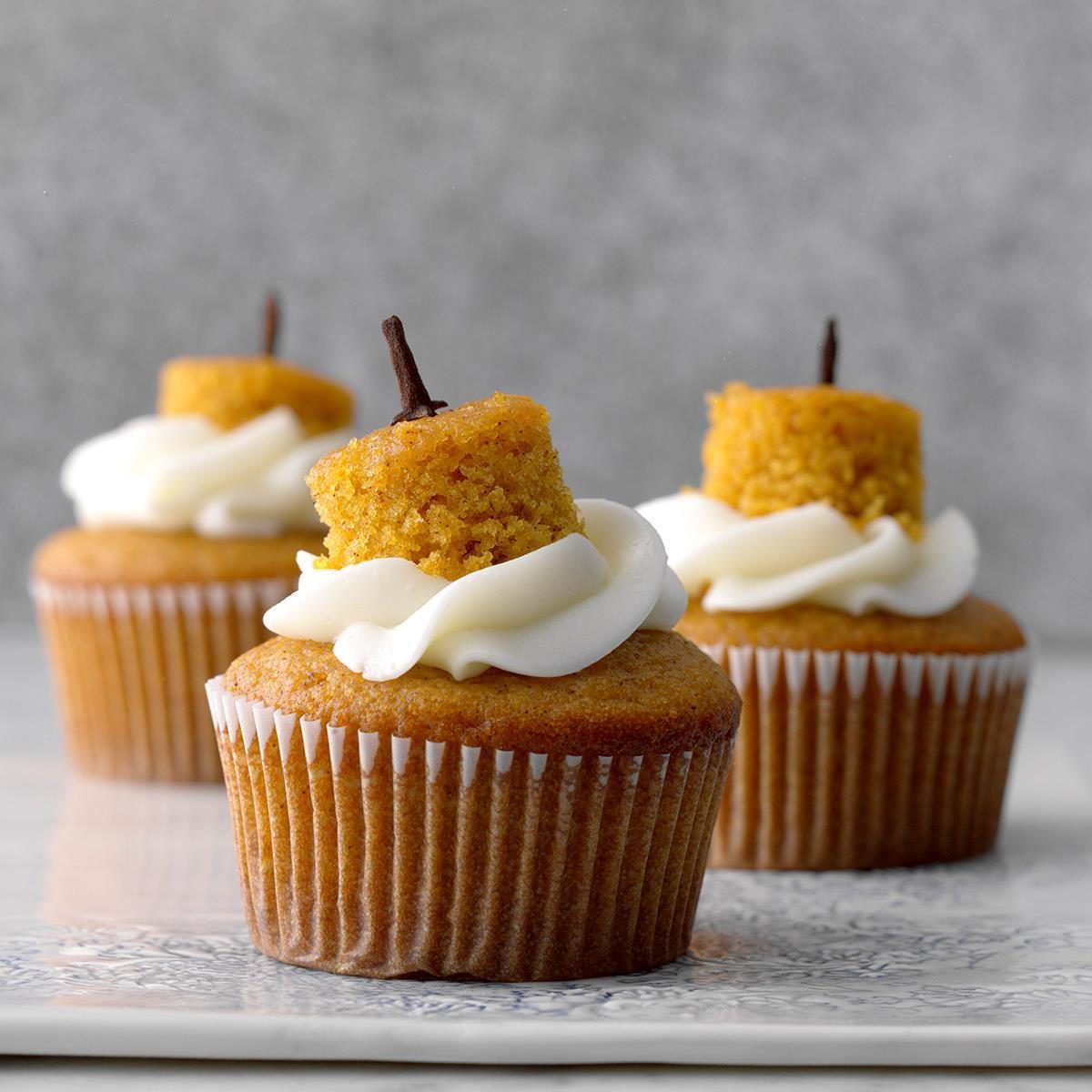 Cream Filled Pumpkin Cupcakes Exps Pcbbz19 19747 B04 24 9b 3