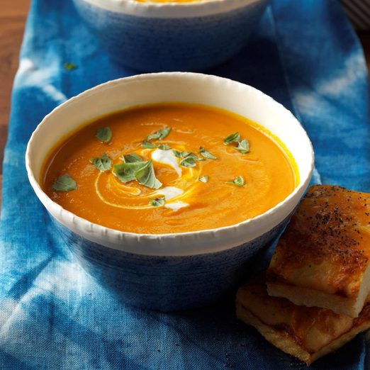 Creamy Carrot Tomato Soup Exps Thfm17 166607 C09 28 2b 13