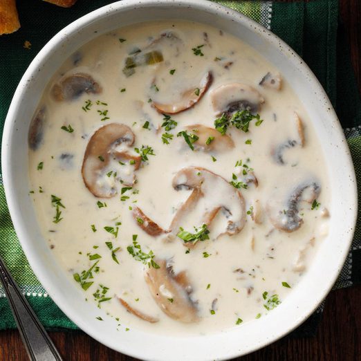 Creamy Garlic Mushroom Soup Exps Dobz21 47782 E08 19 1b