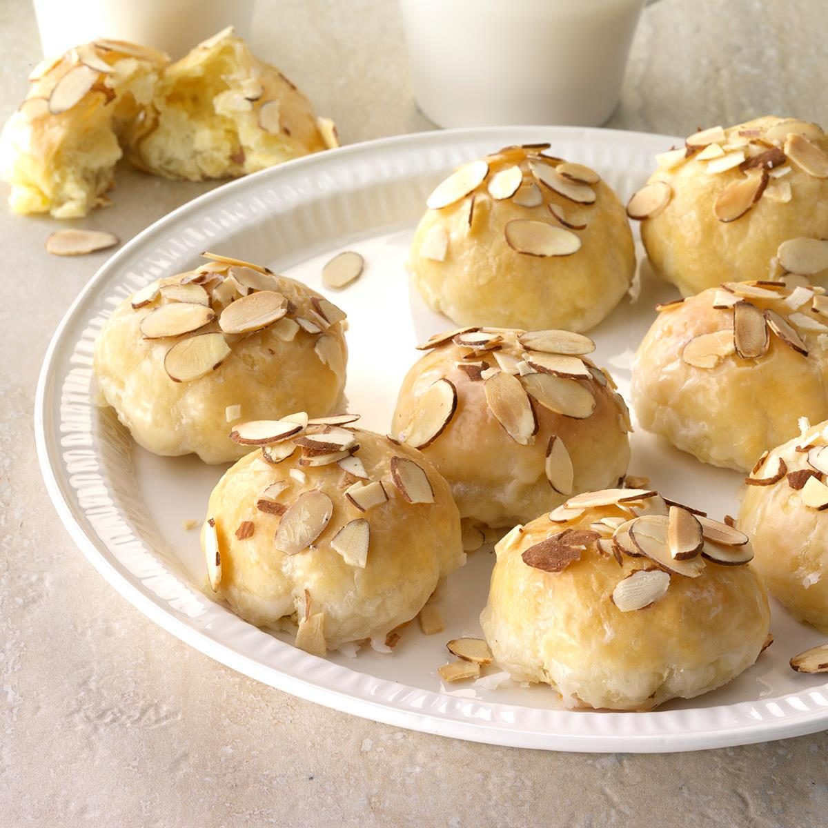 Creamy Lemon Almond Pastries Exps Thfm18 206439 C09 20 7b 13