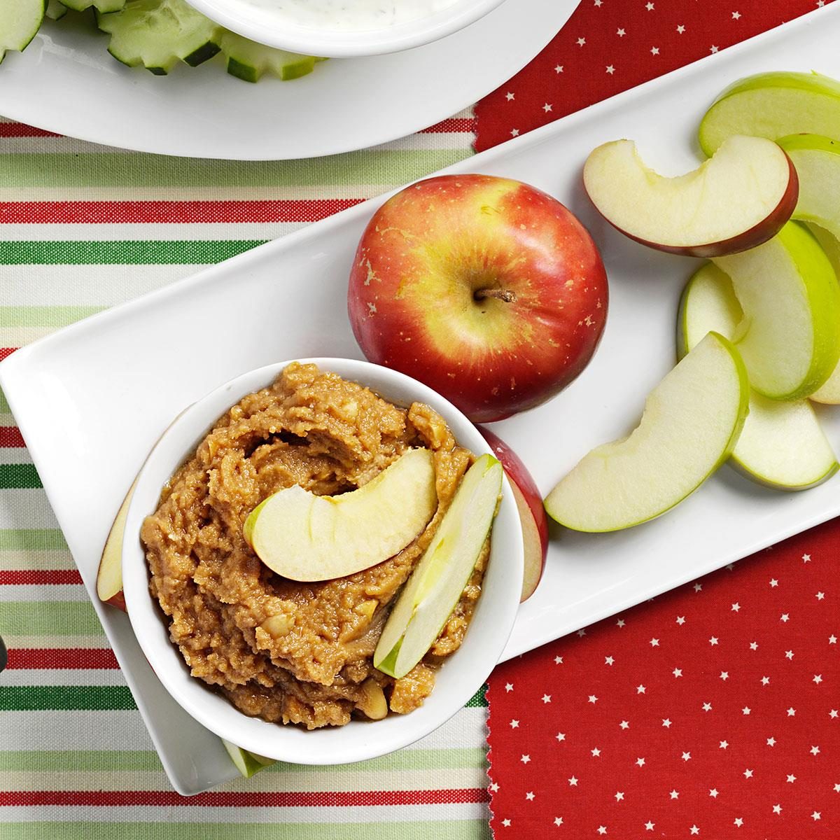 https://www.tasteofhome.com/wp-content/uploads/2018/01/Crunchy-Peanut-Butter-Apple-Dip_exps103352_THHC2377565B08_21_7bC_RMS.jpg?fit=700%2C1024