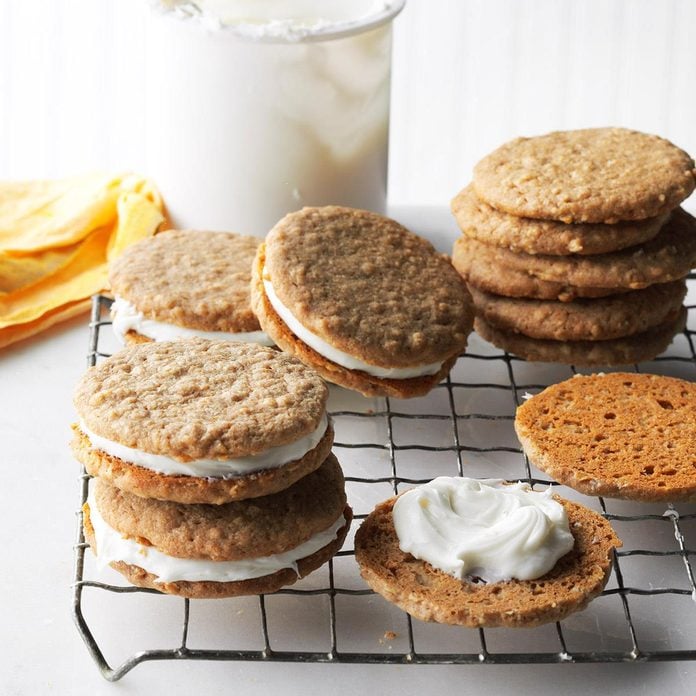 Easy Oatmeal Cream Pies Exps Cbz16 178297 D04 26 4b 5