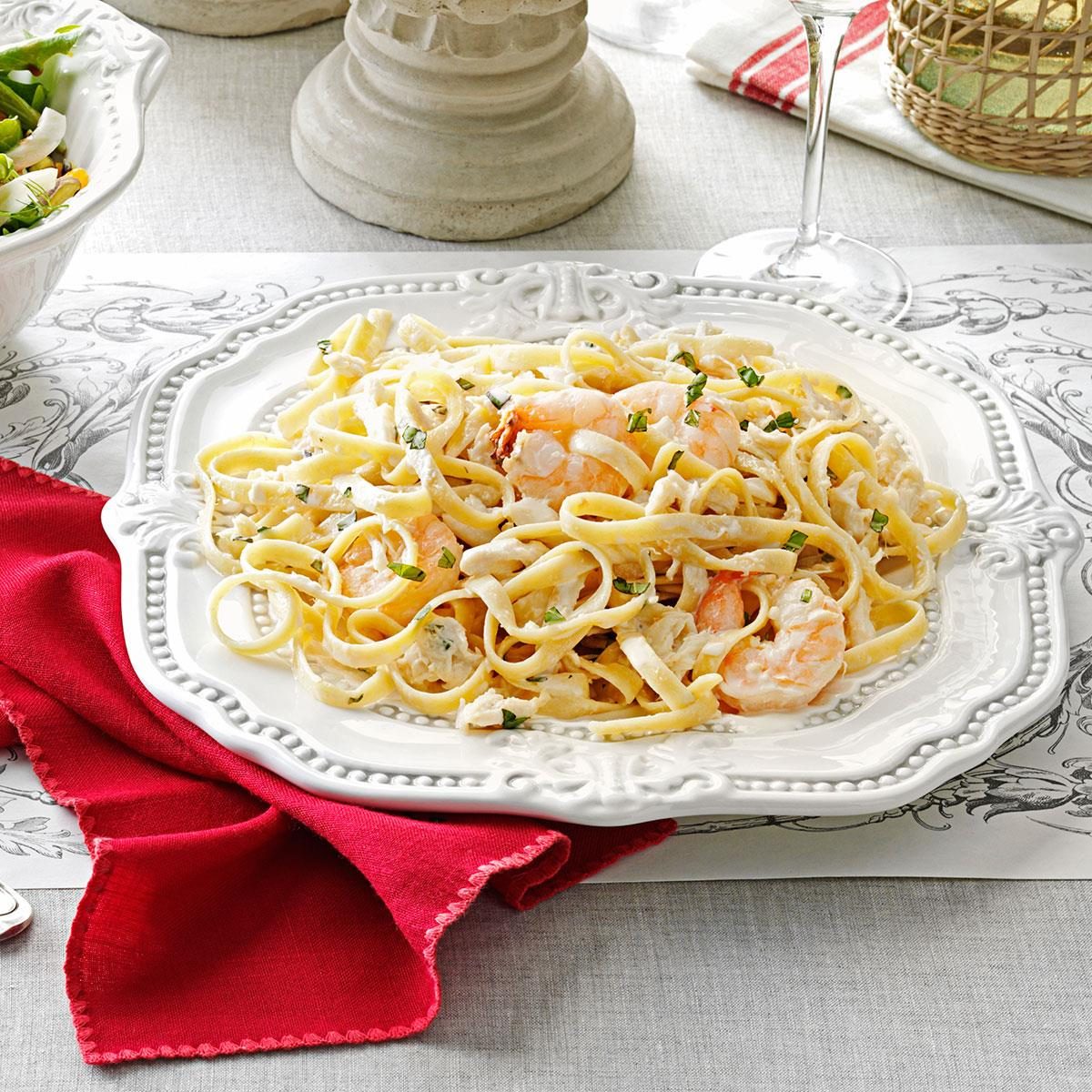 Fettucine Seafood Alfredo Exps133797 Hc2847498d01 09 1bcx Rms 1