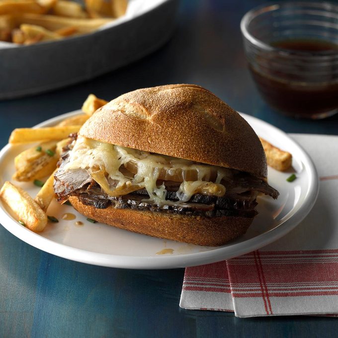 French Dip Sandwich With Onions Exps Scmbz17 10684 C01 18 3b 4