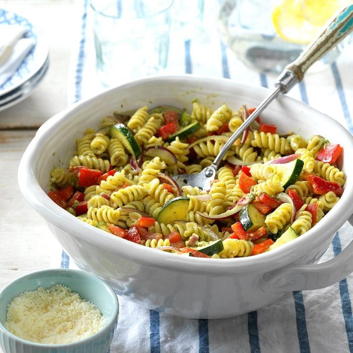 Garden Pesto Pasta Salad Exps Thjj17 193248 D02 09 4b 3